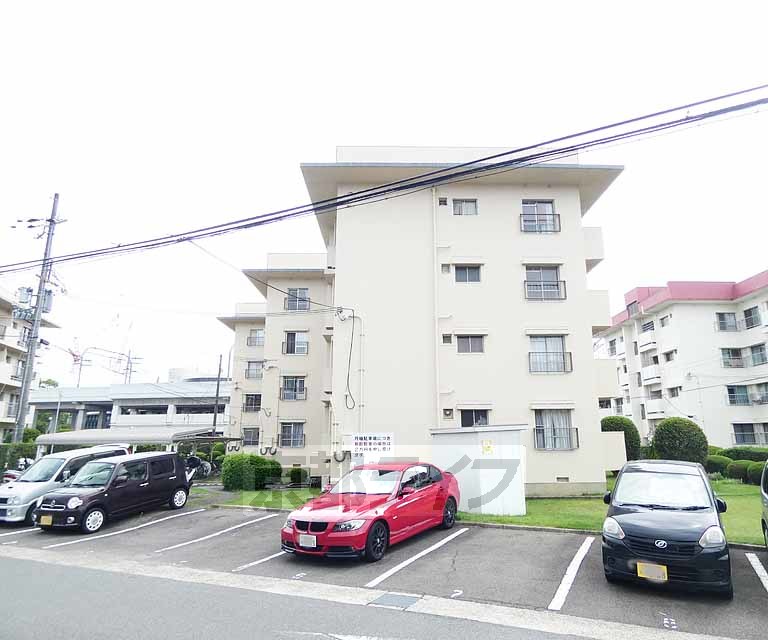 【京都市伏見区納所町のマンションの駐車場】