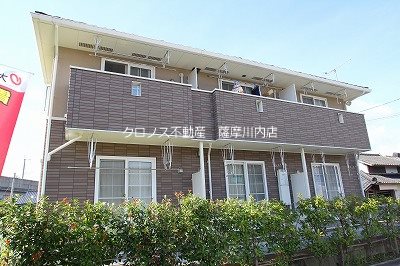 薩摩川内市東大小路町のアパートの建物外観