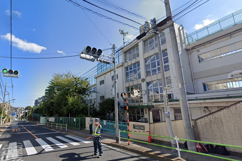 【ザ・ケンジントン・レジデンス上池台の小学校】