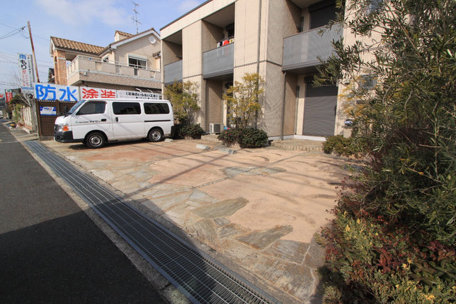 【香芝市逢坂のアパートの駐車場】