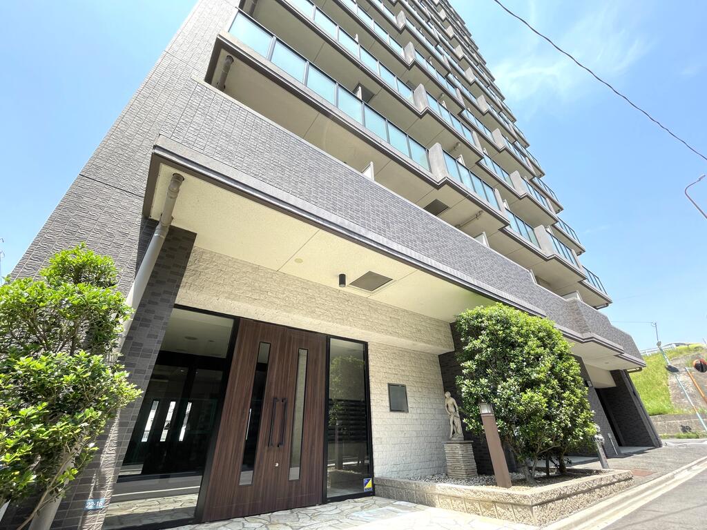建物外観　しっかりとした建物