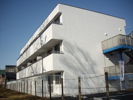 【上尾市西宮下のマンションのバルコニー】