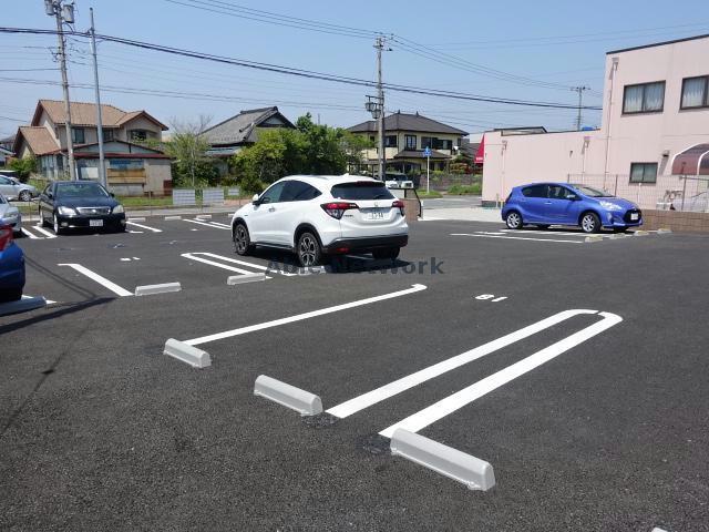 【エトワール青木の駐車場】