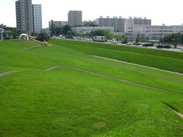 【札幌市厚別区厚別中央一条のマンションの公園】