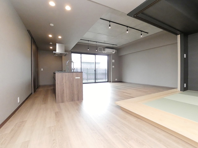 居室・リビング　※別部屋の参考写真です。