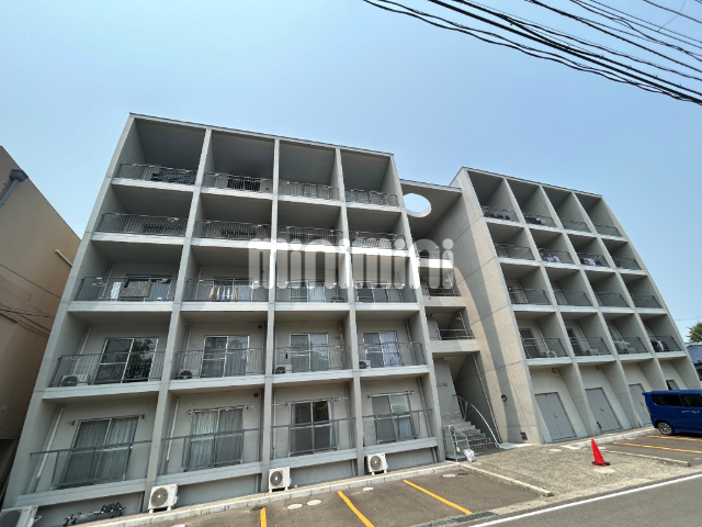 建物外観　５階建てのマンションになります。