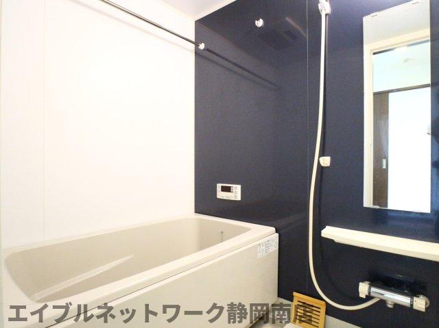 バス・シャワールーム　落ち着いた空間のお風呂です