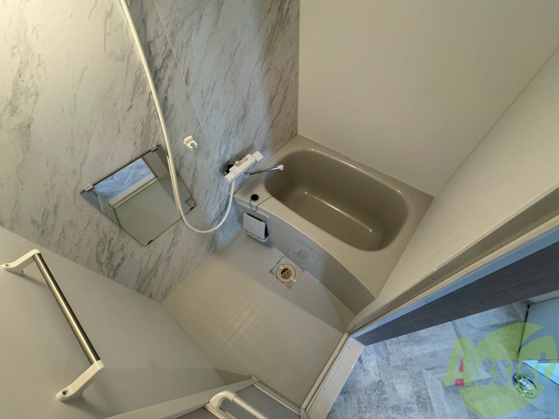 バス・シャワールーム　ユニットバスです。疲れを癒すのに欠かせませんね！