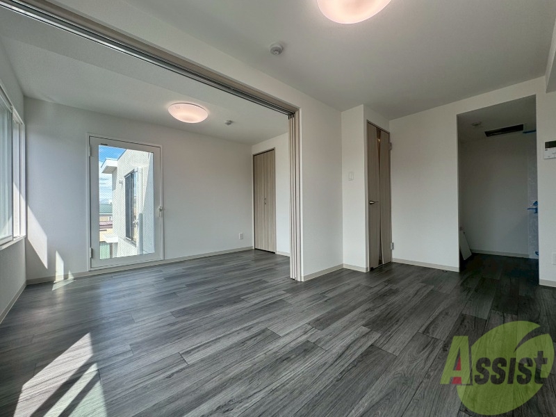 居室・リビング　広くてキレイなお部屋が広がっていて、充実した生活が送れそう。