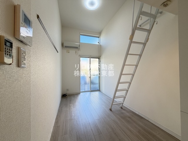 居室・リビング　天井高の開放感が気持ちいいロフト付きのお部屋です☆