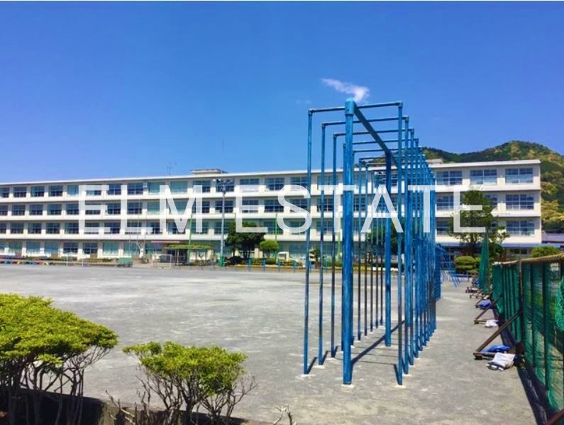 小学校　静岡市立服織小学校（小学校）まで292m