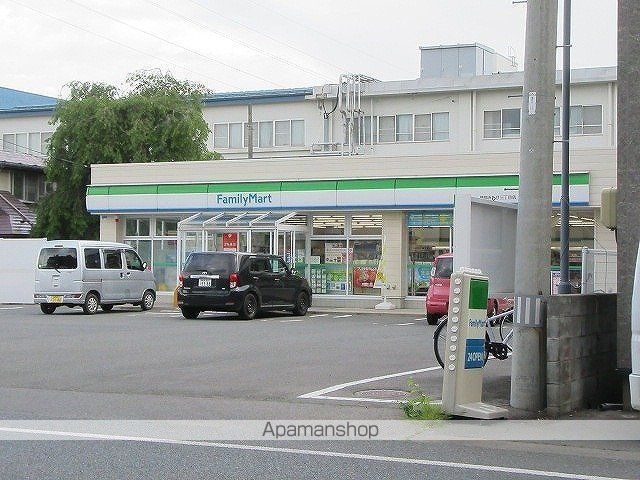 コンビニ　ファミリーマート（コンビニ）まで421m