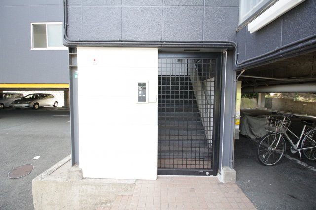 エントランス　現況優先。