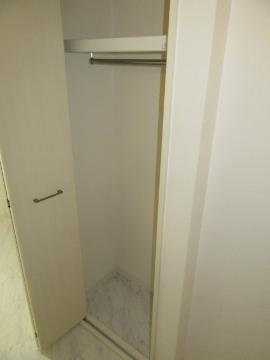 ホワイトプラザ　収納　クローゼット