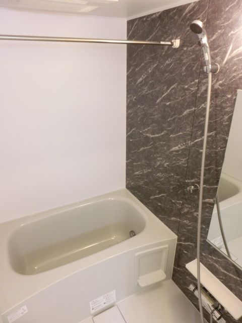 バス・シャワールーム　追焚可能なバスルームです