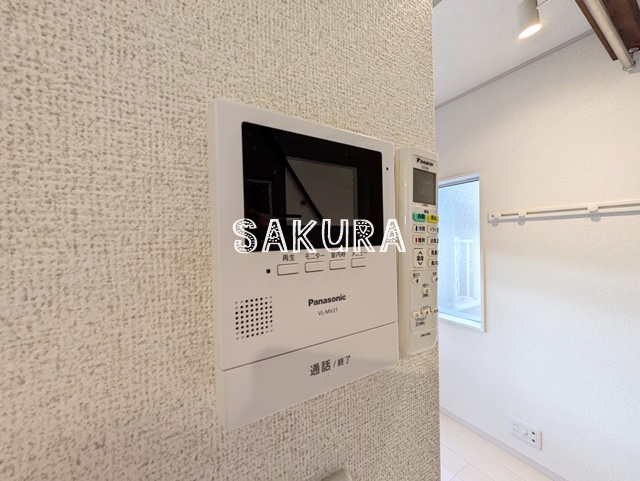 セキュリティ　女性の方でも安心のモニター付きインターフォン♪