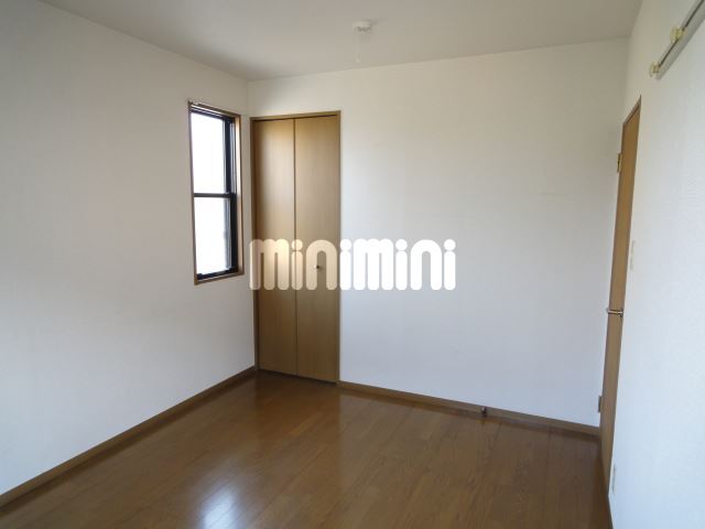 居室・リビング　◇各居室に収納がついています◇