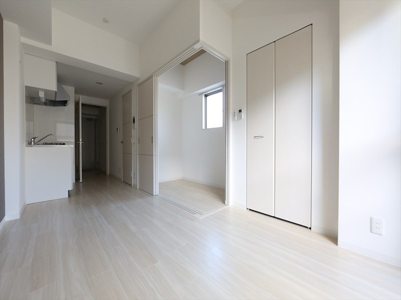 居室・リビング　ＬＤＫ8帖　クローゼット付　システムキッチン