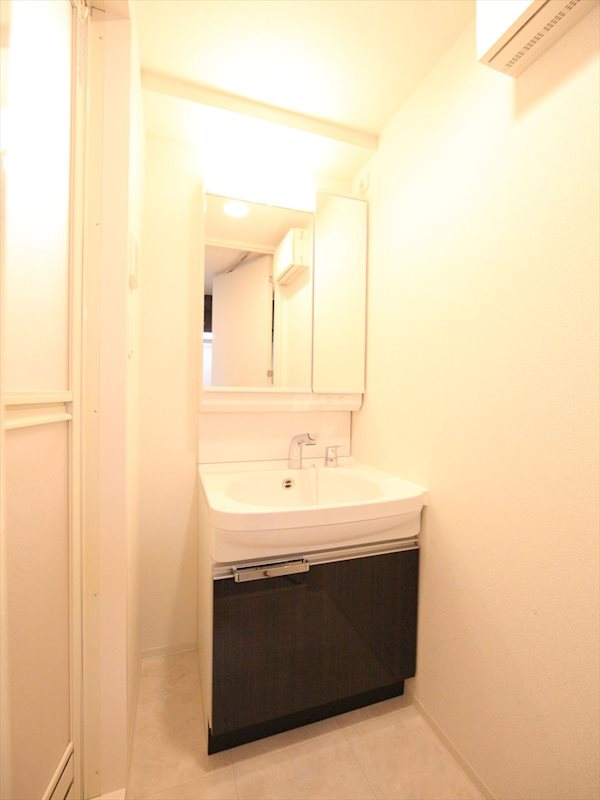 洗面設備　脱衣所　独立洗面台（シャンプードレッサー付）