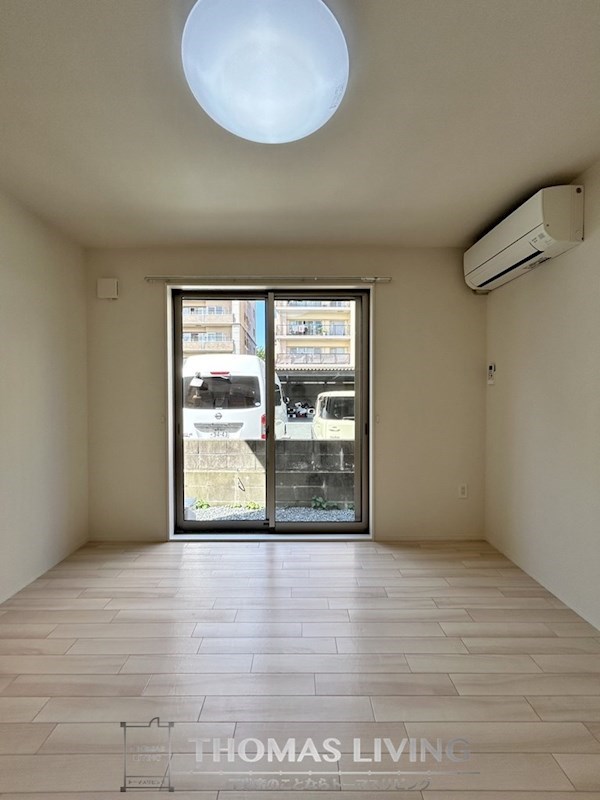 その他部屋・スペース　洋室は広々6畳あります。