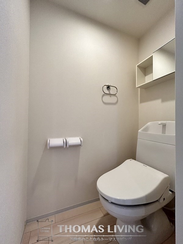 トイレ　温水洗浄便座で快適です。