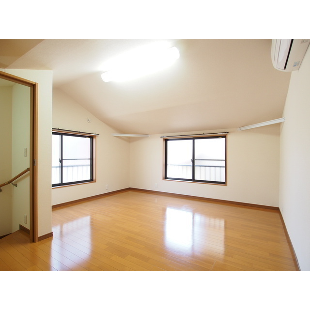 居室・リビング　洋室８帖♪２面採光