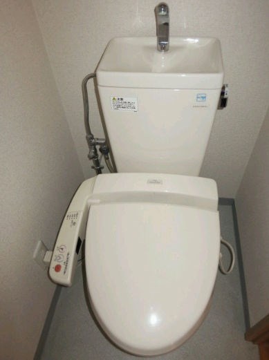 トイレ　ウォシュレット機能付のトイレです。