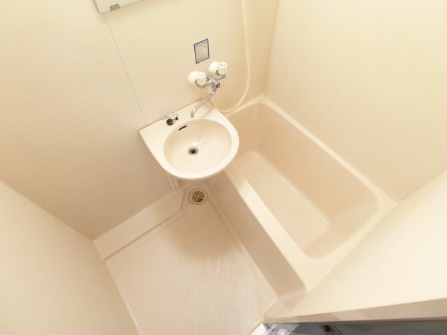 バス・シャワールーム　同物件別部屋