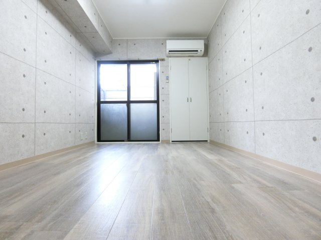 居室・リビング　同物件別部屋