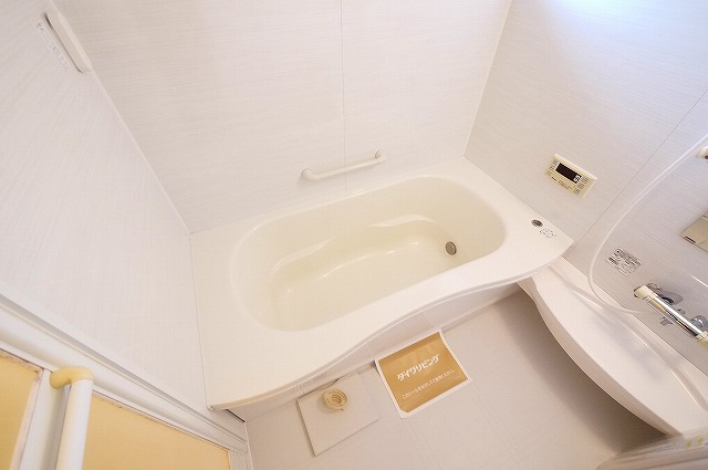 バス・シャワールーム　落ち着いた空間の一坪タイプのお風呂です