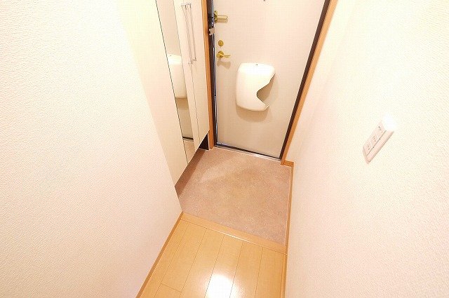 玄関　収納もある玄関です