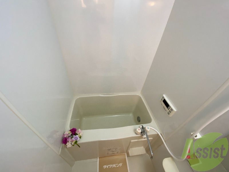 バス・シャワールーム　バスルームはゆったり浸かれる広さがあります。