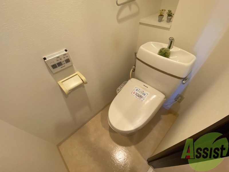 トイレ　温水洗浄便座は使い勝手も良く嬉しいですね。