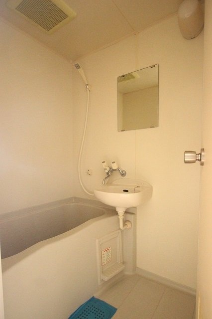 バス・シャワールーム　同物件、別号室のものです。