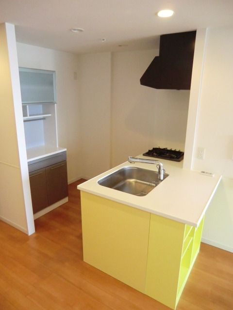 キッチン　写真は同タイプ住居です。