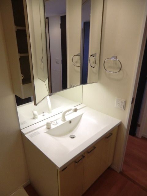 洗面設備　写真は同タイプ住居です。