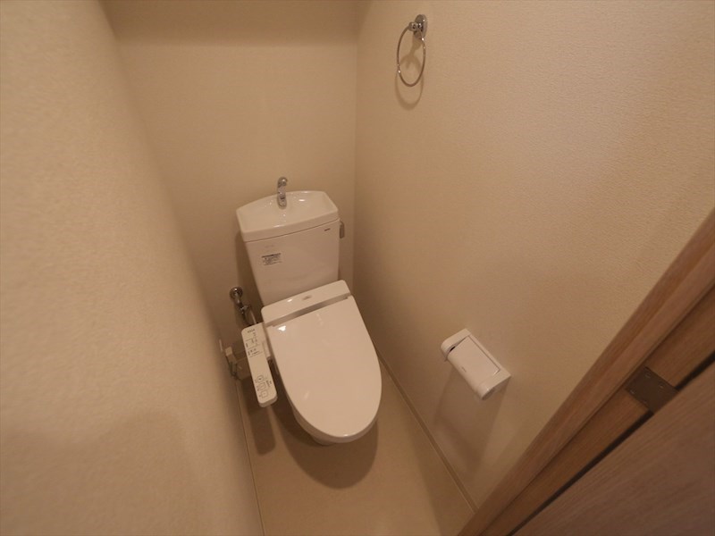 トイレ　温水洗浄暖房便座付トイレ