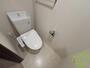 トイレ　トイレはウォシュレット機能付きです。安心して使用できますね。
