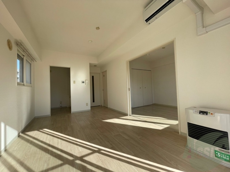 居室・リビング　広くてキレイなお部屋が広がっていて、充実した生活が送れそう。