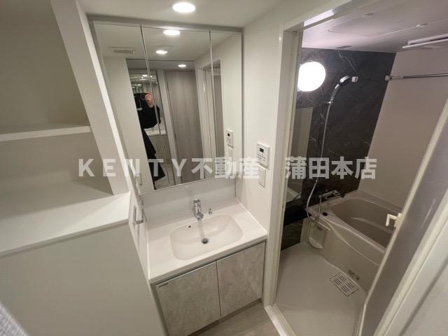 洗面設備　独立洗面台で身支度をすべて済ませてしまいましょう