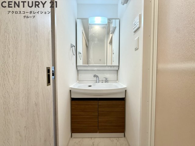 洗面設備　室内に洗濯機置き場があります