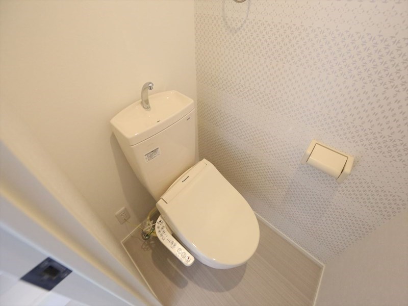 トイレ　温水洗浄暖房便座付トイレ　同仕様写真