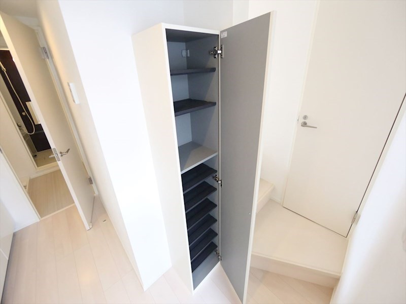 玄関　玄関　シューズボックス付（収納充実してます）　同仕様写真