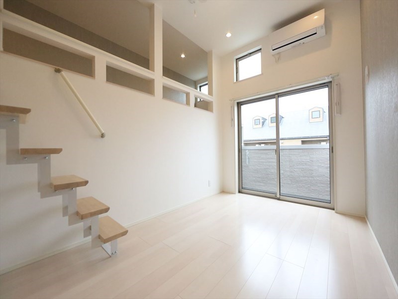 居室・リビング　洋室6.2帖　ロフト6.5帖（寝室にも使えます）　同仕様写真