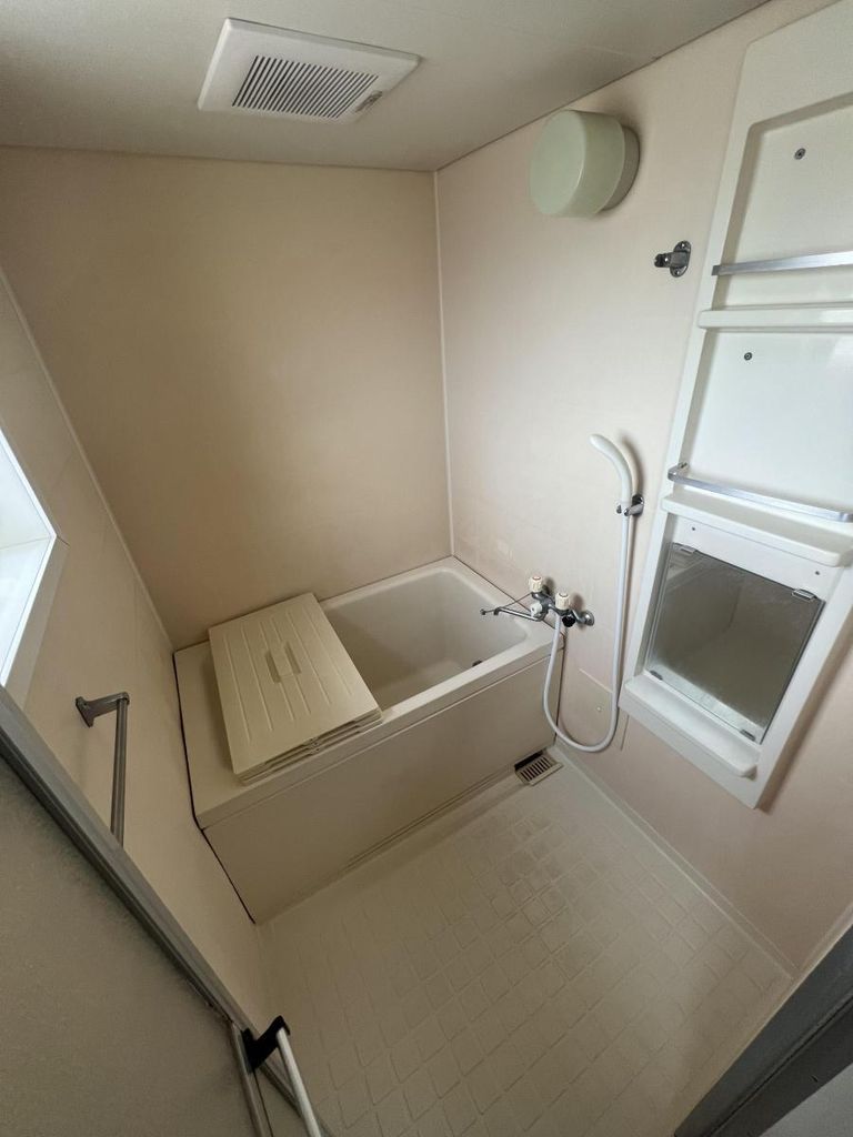 バス・シャワールーム　追い焚き機能付きの浴室