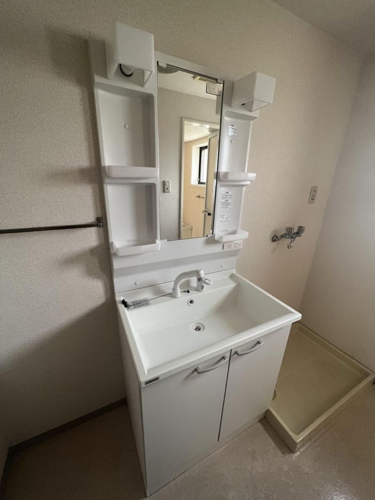 洗面設備　便利な独立洗面を脱衣場に設置