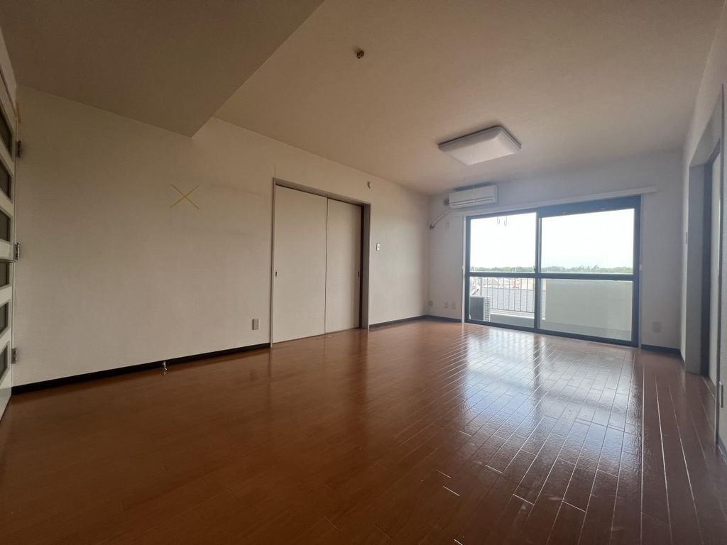 その他部屋・スペース　2面バルコニーあり風通しの良いリビング