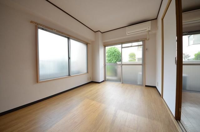 居室・リビング　☆日の当たる空間☆写真は角部屋です