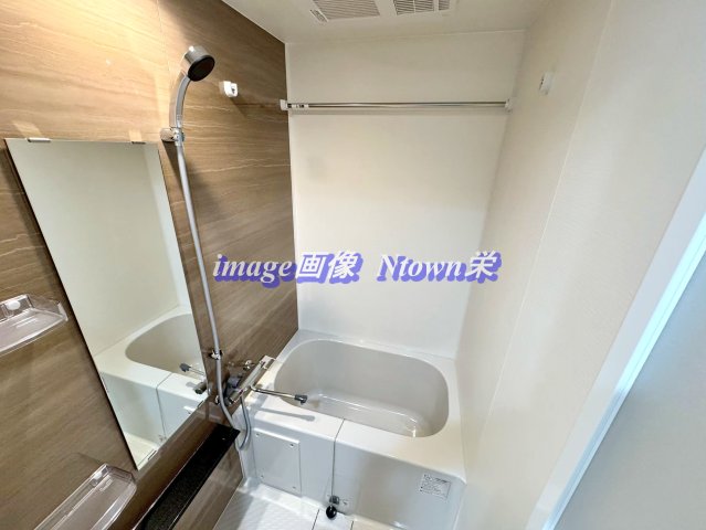 バス・シャワールーム　コンパクトで使いやすいお風呂です