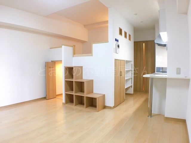 居室・リビング　ナチュラルカラーの床材